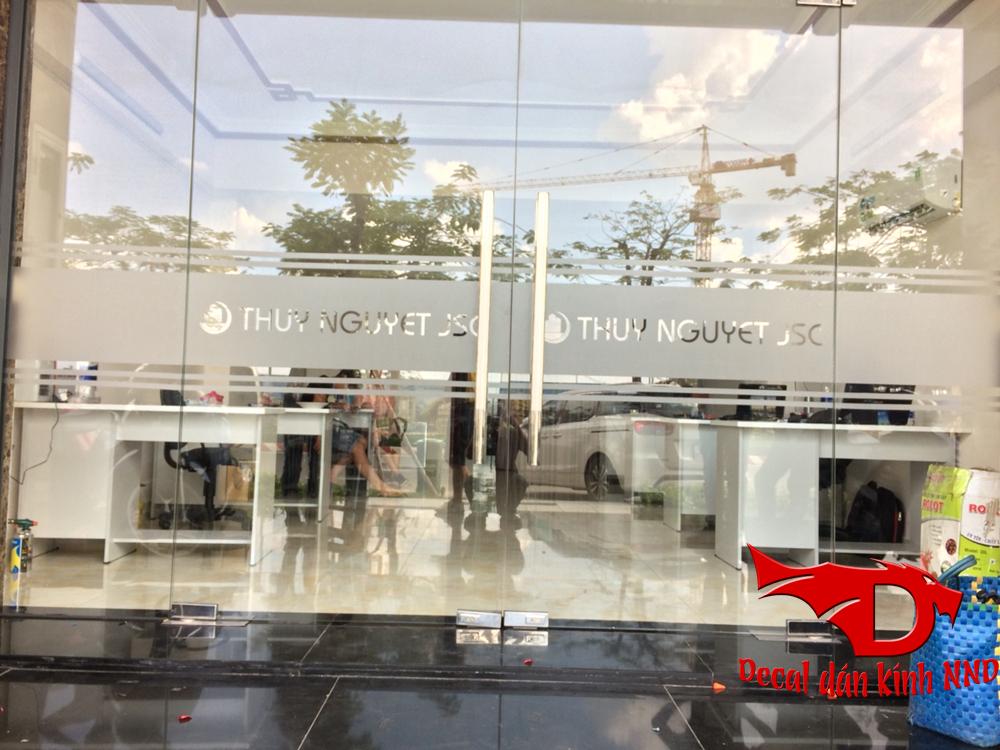 Giấy Dán Kính Mờ Giải Pháp Hoàn Hảo Cho Không Gian Riêng Tư