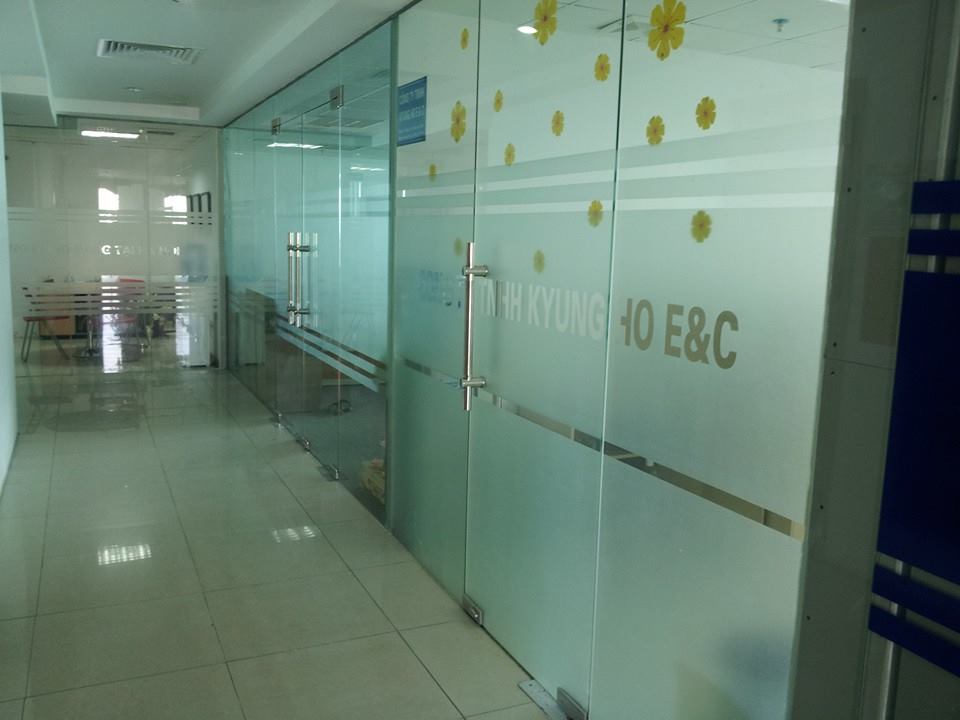 Giấy Dán Kính Mờ Giải Pháp Hoàn Hảo Cho Không Gian Riêng Tư