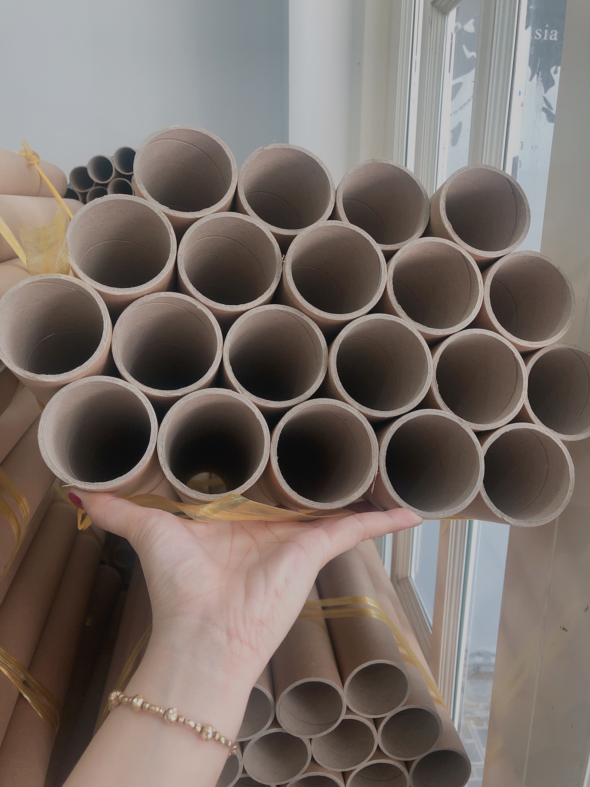 Ống giấy phi 43mm Ứng dụng và Lợi ích trong Các Ngành Nghề